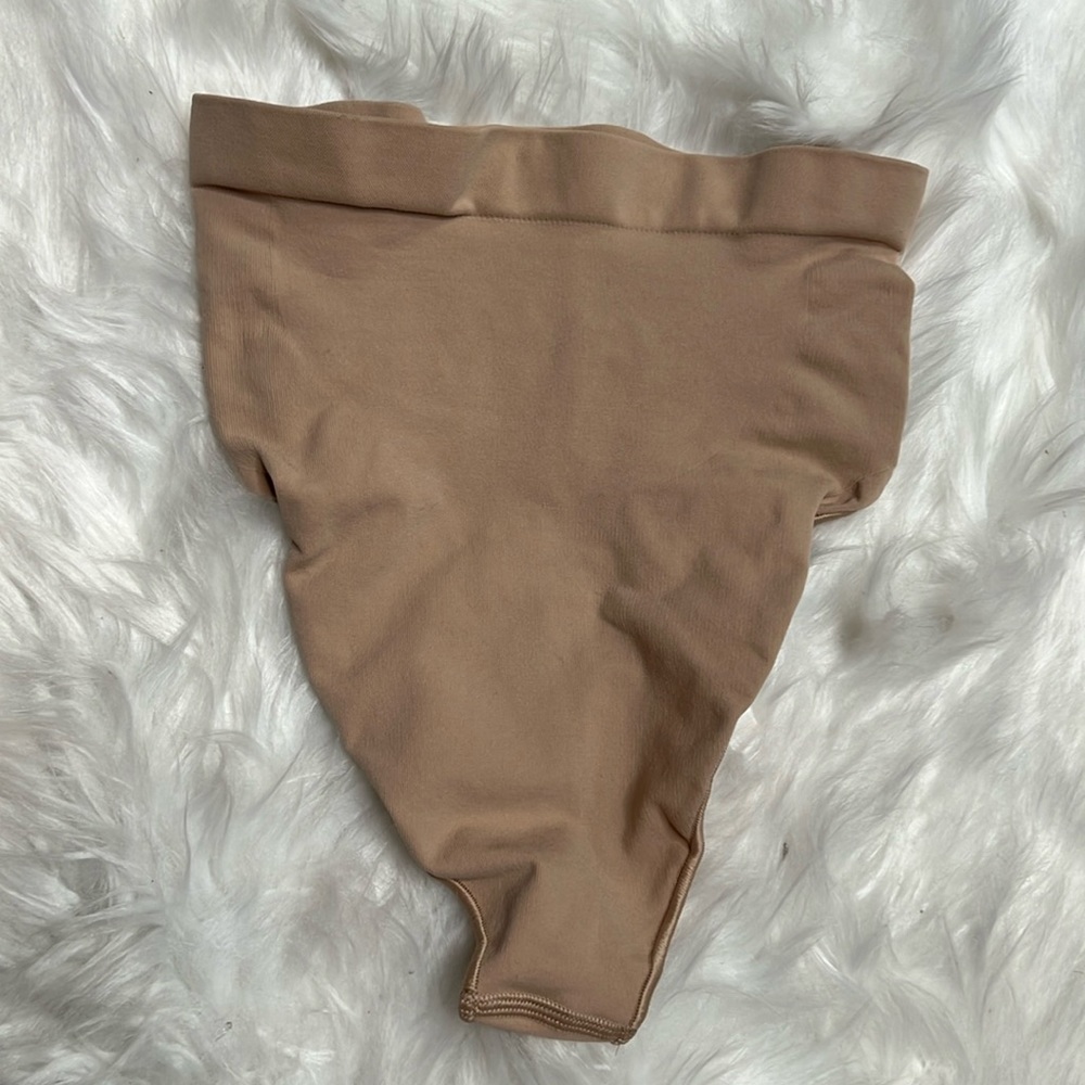 Skims Mid Waisted Thongs- Nude/sz M